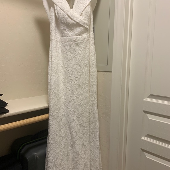 Preloved wedding dress used once David’s Bridal size 10 with slit lace with bag - Picture 4 of 8